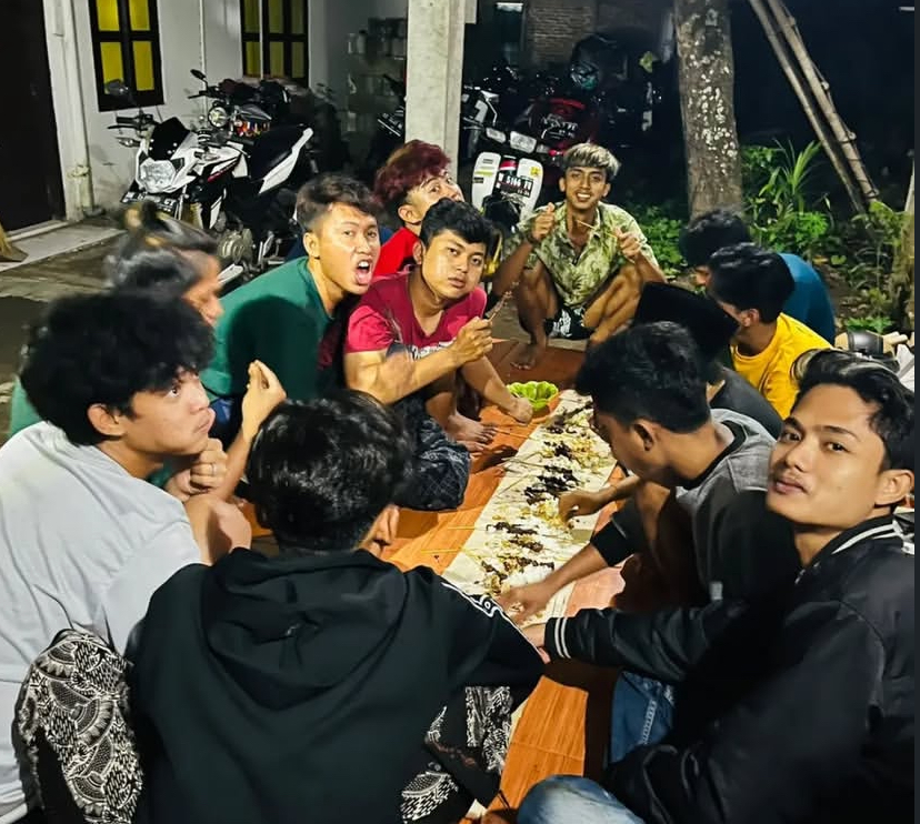 persetengah bulan makan bersama mahasiswa madura
